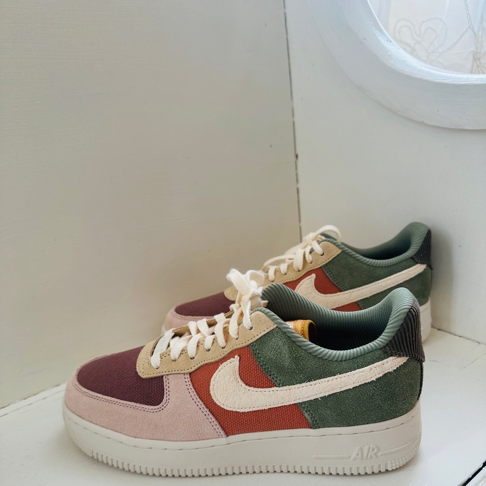 Nike Air Force 1 '07 LX Sneaker (Women Size 8.5)
Oil Green/Terra Blush NWOT - Picture 2 of 6
